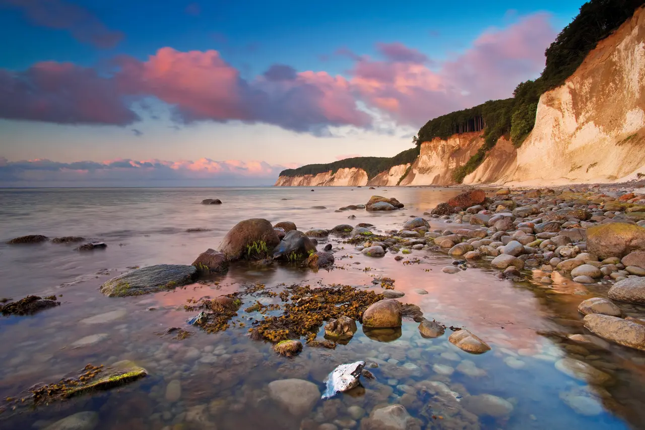 Chalk_cliff_on_the_island_Rügen_2.jpg